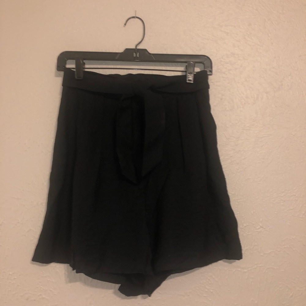 Belted short